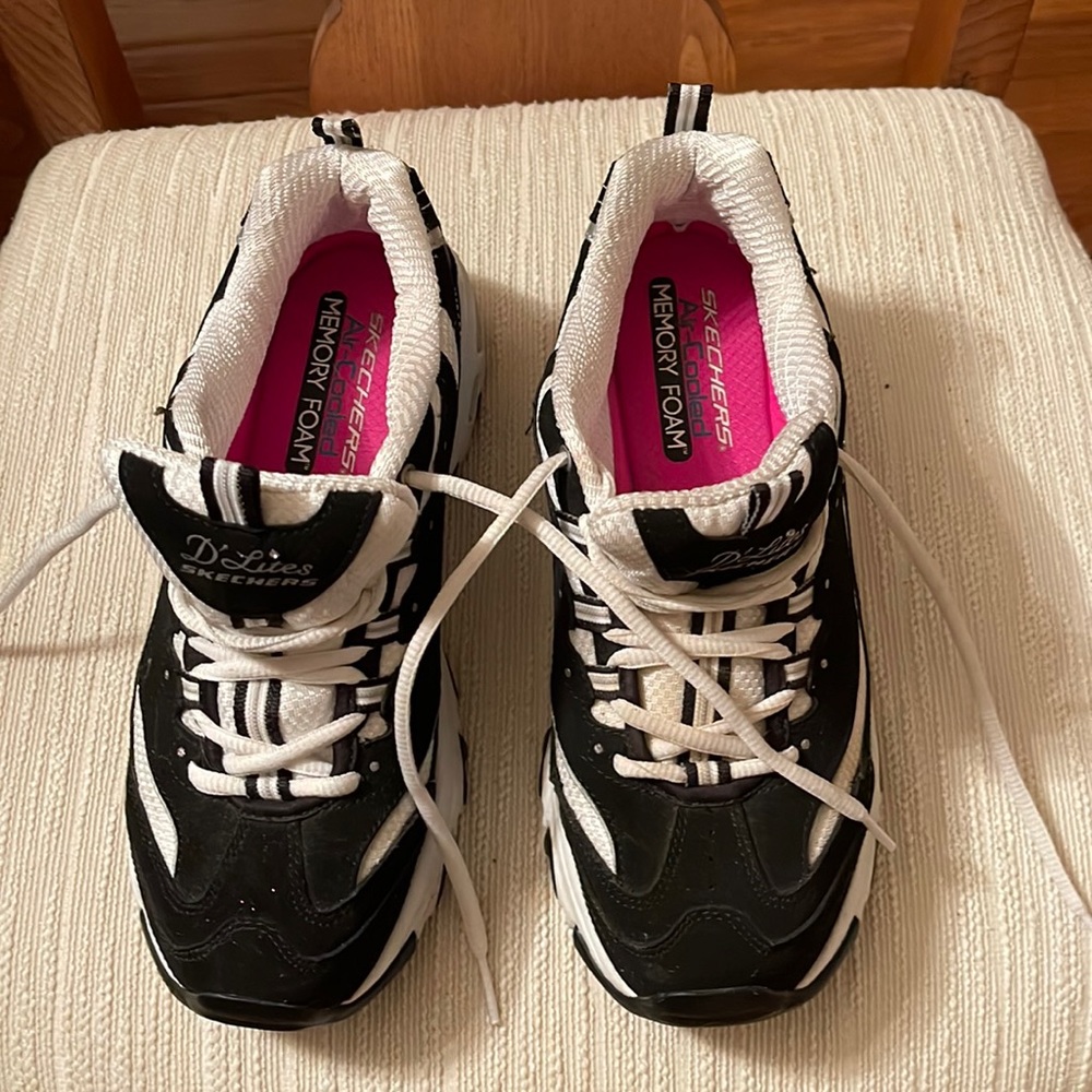 Sketchers air cooled memory foam sneakers